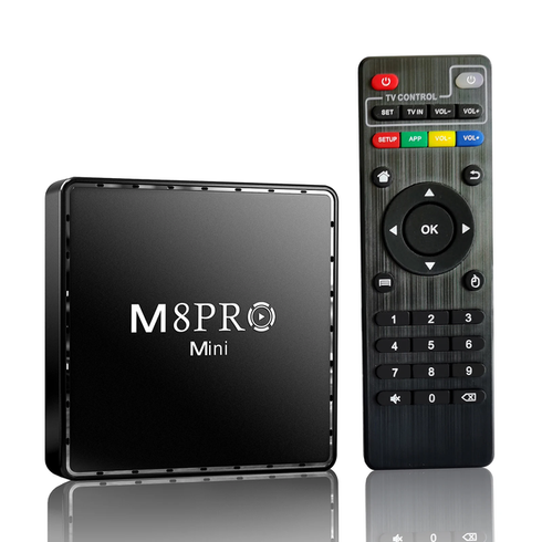 Игровая андроид ТВ приставка с Android TV + 2 джойстика M8PRO Mini ретро консоль PS1, Dendy, Sega